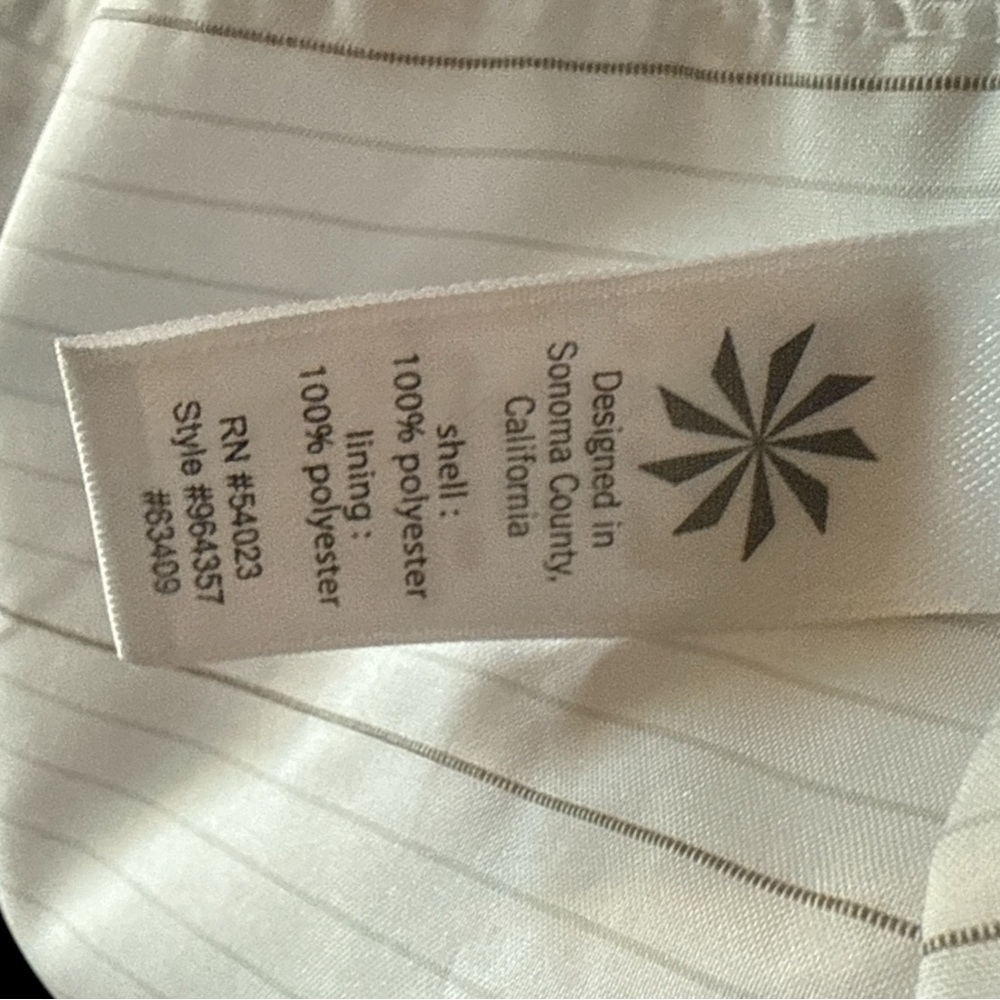 Athleta Ladies’ White Mesh Rain Jacket EUC - Picture 2 of 11